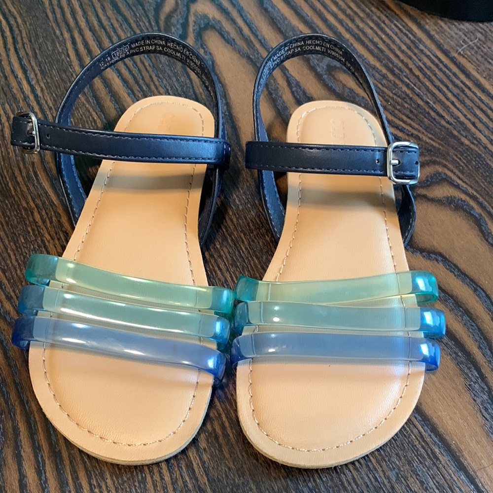 Girl’s Old Navy sandals.